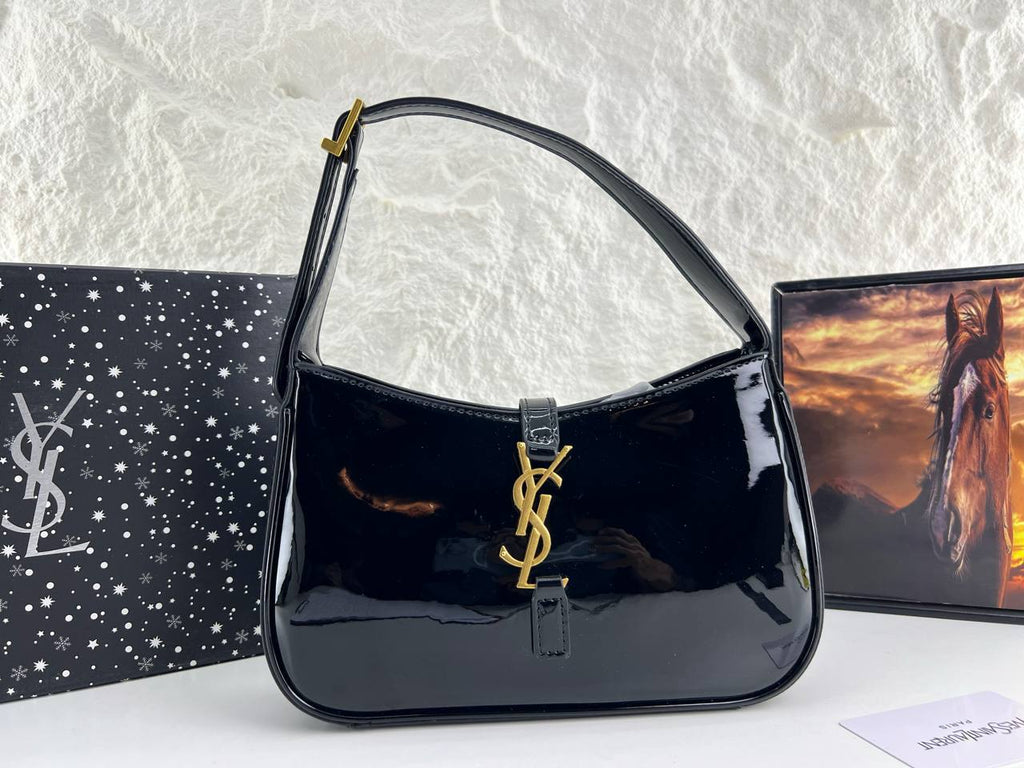 Saint Laurent Le 5 à 7 Shoulder Bag