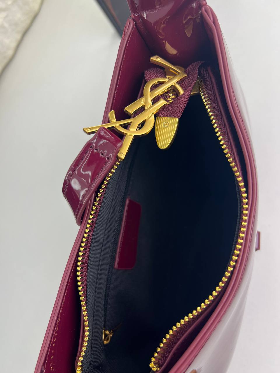 Saint Laurent Le 5 à 7 Shoulder Bag